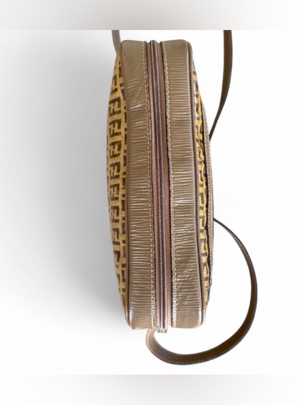 Fendi Zucca monogram crossbody/shoulder bag. Comes with COA and Fendi dust bag. - Picture 10 of 17